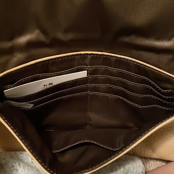 Small beige coach wallet clutch. - Picture 3 of 9